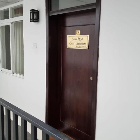 The Grand Royal Luxury Apartment นูวาราเอลิยา ภายนอก รูปภาพ