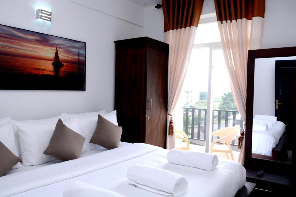 The Grand Royal Luxury Apartment นูวาราเอลิยา ภายนอก รูปภาพ